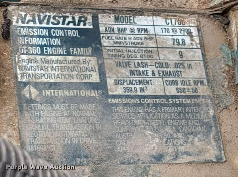 image for item EN5552 1992 International 4700 flatbed truck