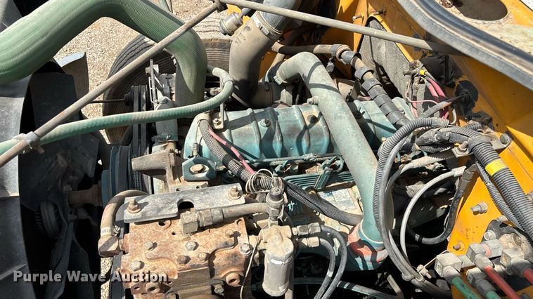 image for item EN5552 1992 International 4700 flatbed truck