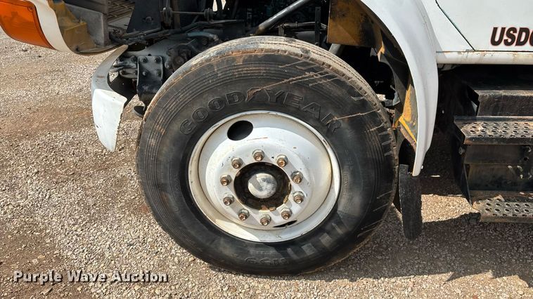 image for item EN5552 1992 International 4700 flatbed truck