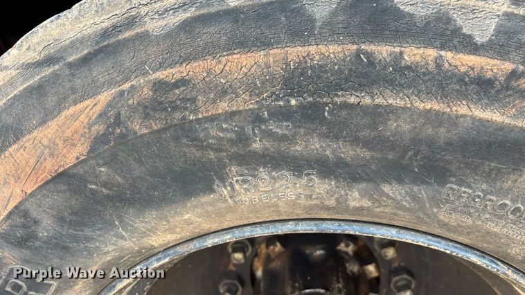 image for item EN5552 1992 International 4700 flatbed truck