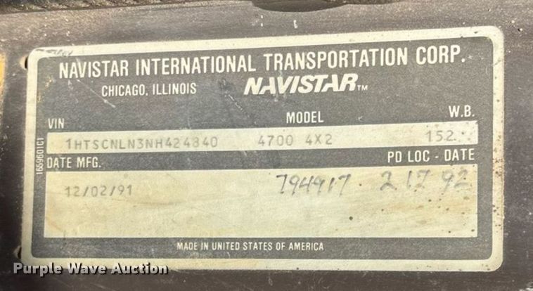 image for item EN5552 1992 International 4700 flatbed truck