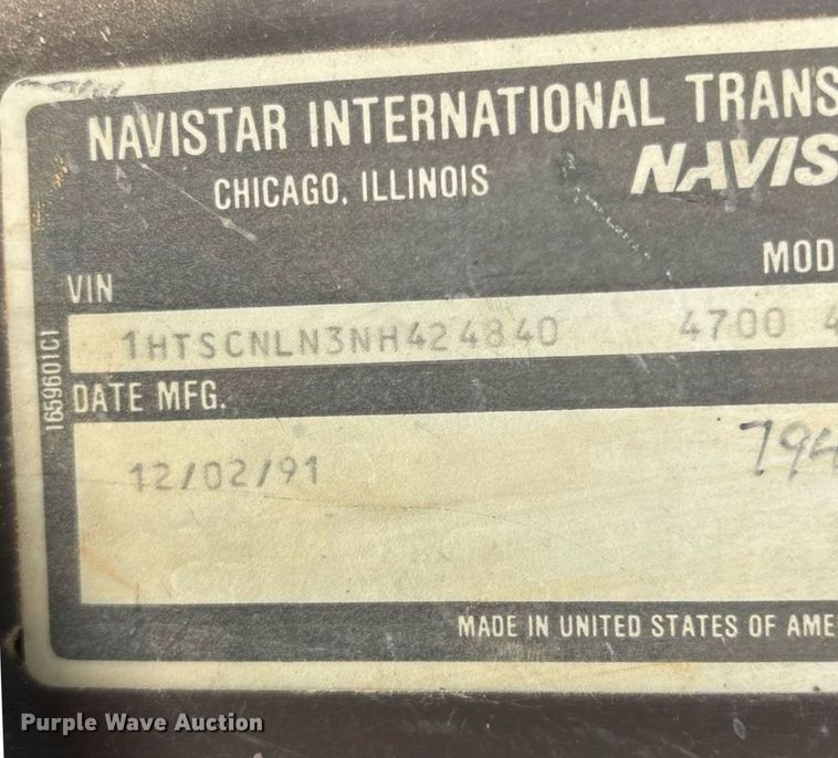 image for item EN5552 1992 International 4700 flatbed truck