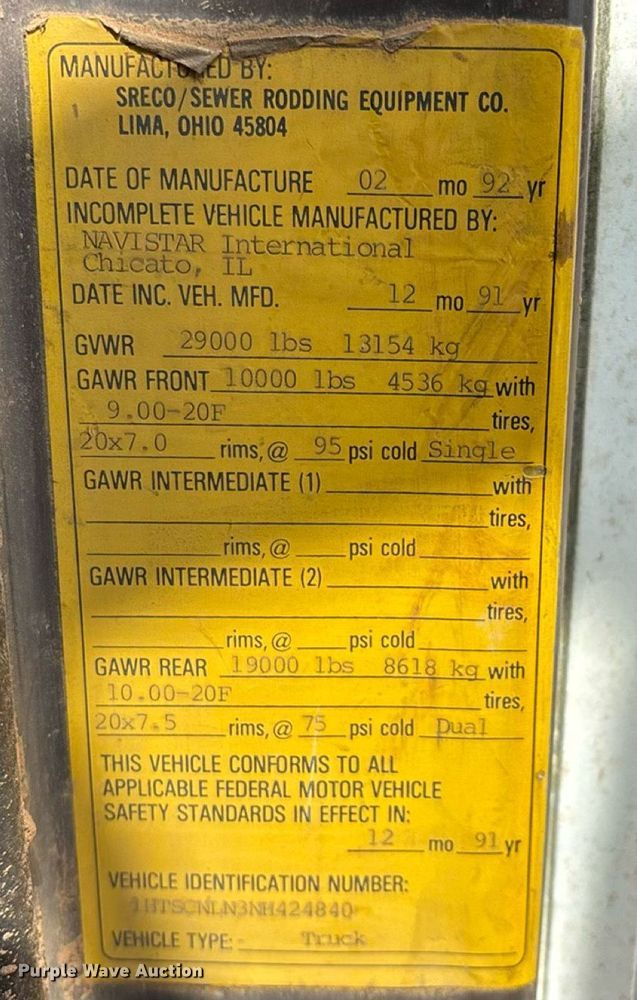 image for item EN5552 1992 International 4700 flatbed truck