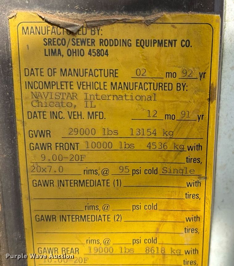 image for item EN5552 1992 International 4700 flatbed truck