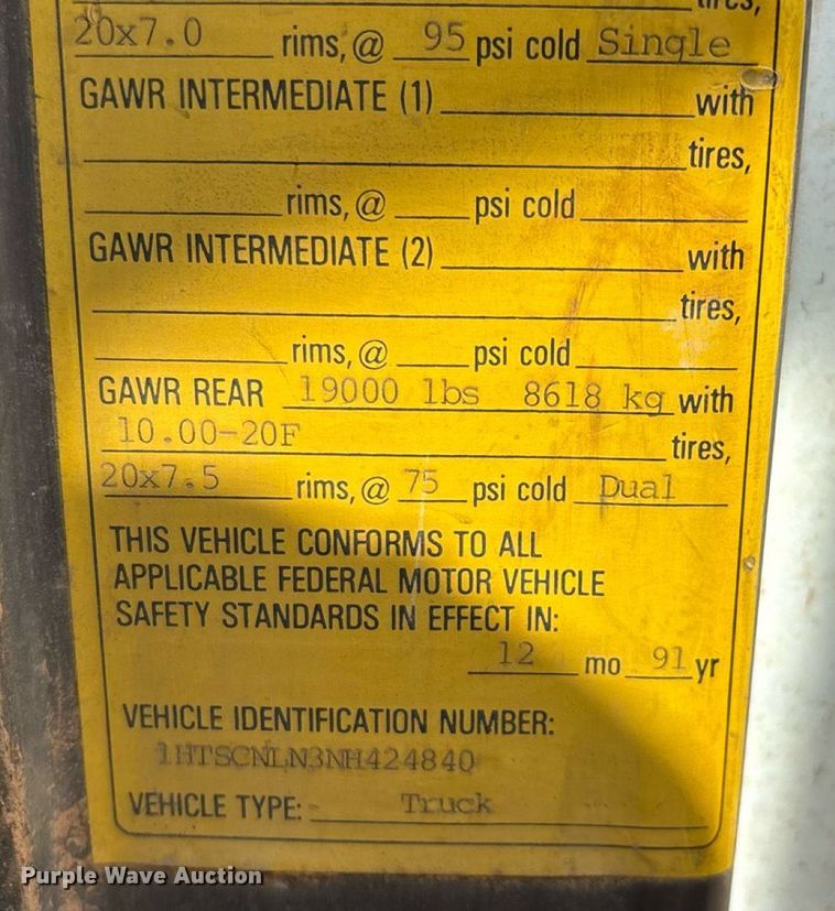 image for item EN5552 1992 International 4700 flatbed truck