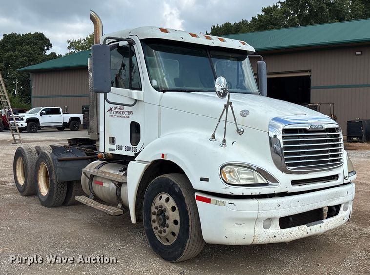 image for item EN5553 2007 Freightliner Columbia semi truck