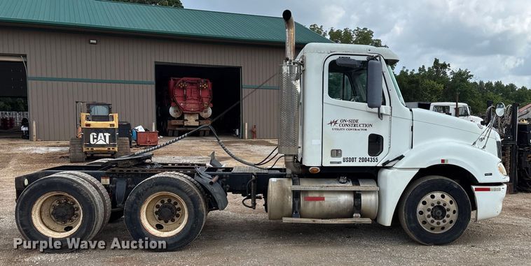 image for item EN5553 2007 Freightliner Columbia semi truck