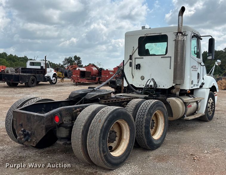 image for item EN5553 2007 Freightliner Columbia semi truck