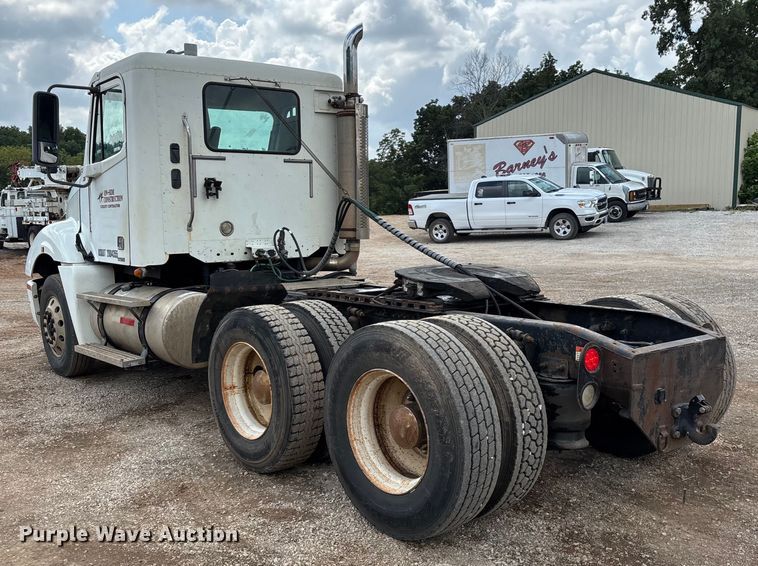 image for item EN5553 2007 Freightliner Columbia semi truck