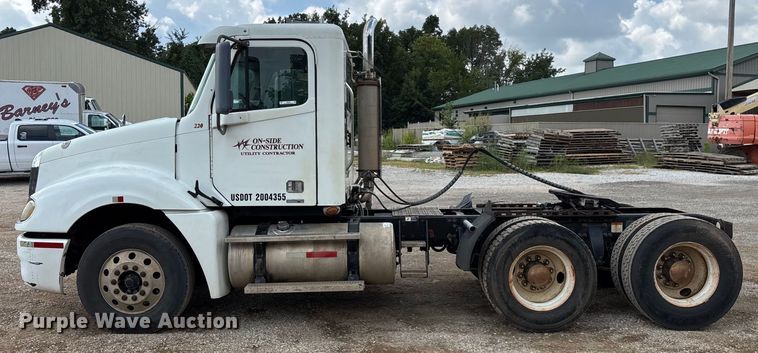 image for item EN5553 2007 Freightliner Columbia semi truck