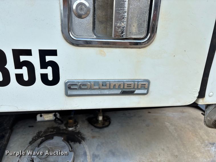 image for item EN5553 2007 Freightliner Columbia semi truck