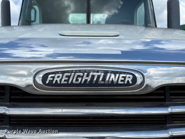 image for item EN5553 2007 Freightliner Columbia semi truck