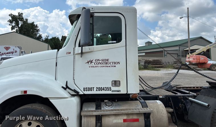 image for item EN5553 2007 Freightliner Columbia semi truck