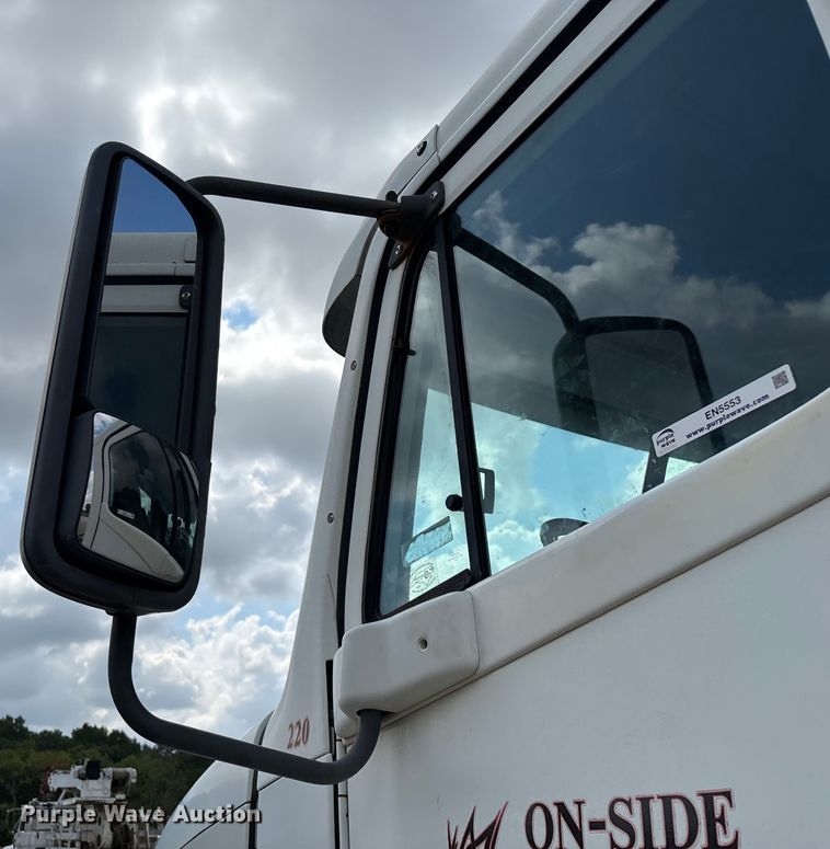 image for item EN5553 2007 Freightliner Columbia semi truck