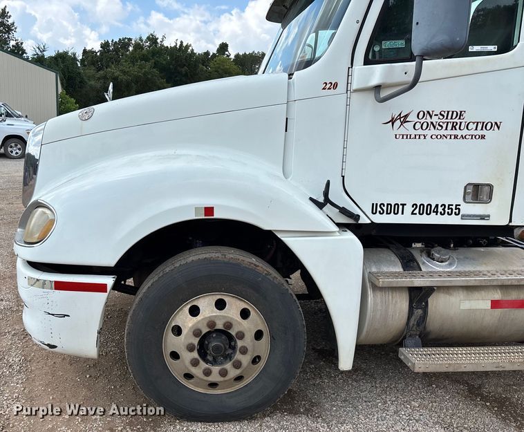 image for item EN5553 2007 Freightliner Columbia semi truck