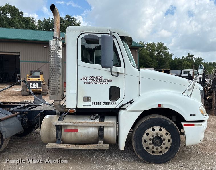 image for item EN5553 2007 Freightliner Columbia semi truck