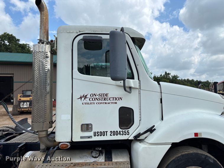 image for item EN5553 2007 Freightliner Columbia semi truck