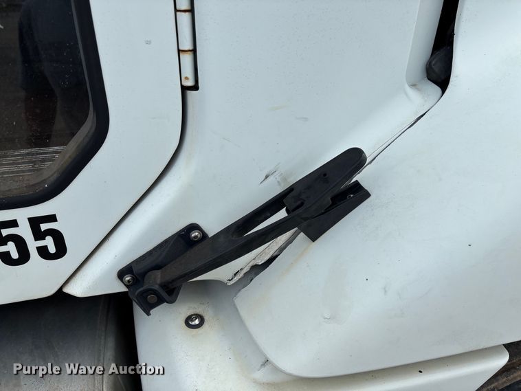 image for item EN5553 2007 Freightliner Columbia semi truck