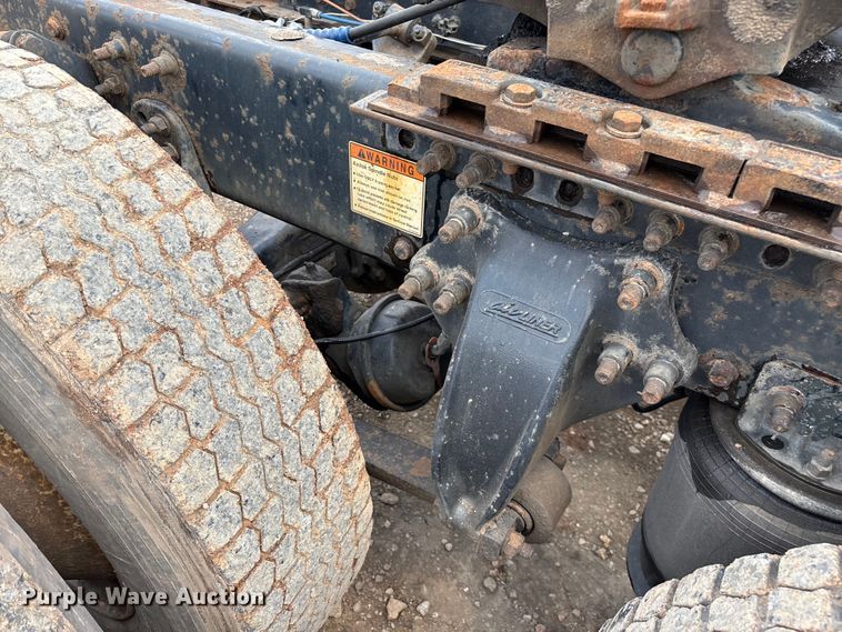 image for item EN5553 2007 Freightliner Columbia semi truck