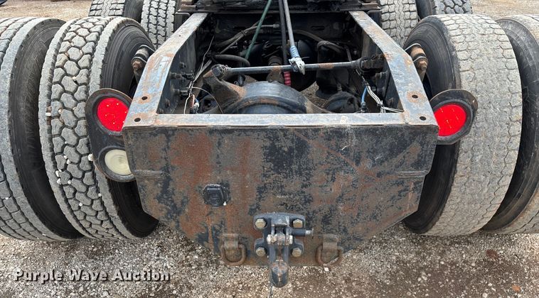 image for item EN5553 2007 Freightliner Columbia semi truck