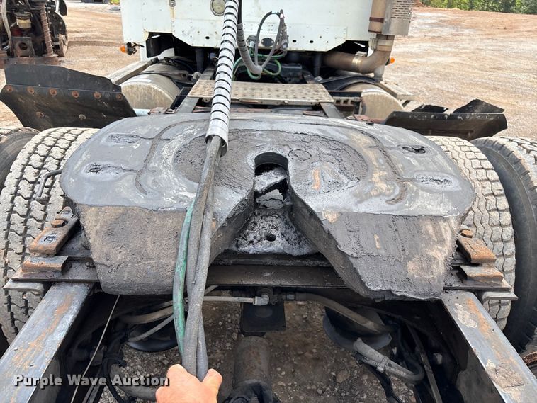 image for item EN5553 2007 Freightliner Columbia semi truck