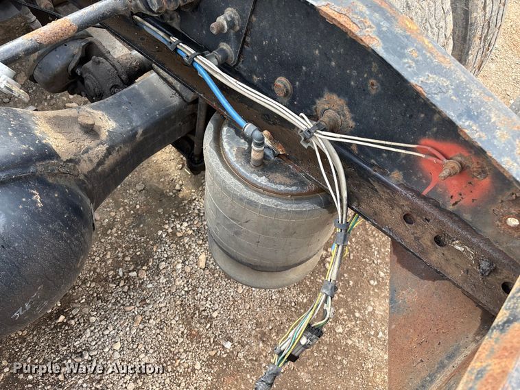 image for item EN5553 2007 Freightliner Columbia semi truck