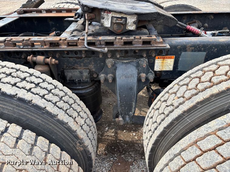 image for item EN5553 2007 Freightliner Columbia semi truck