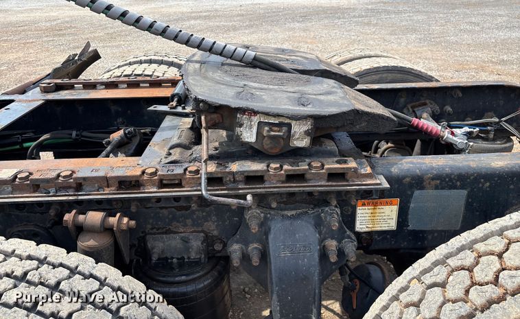 image for item EN5553 2007 Freightliner Columbia semi truck