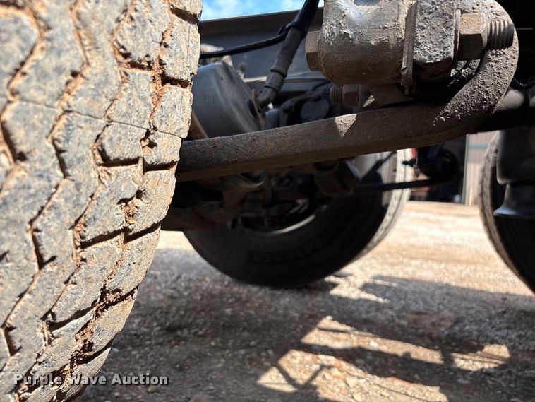 image for item EN5553 2007 Freightliner Columbia semi truck