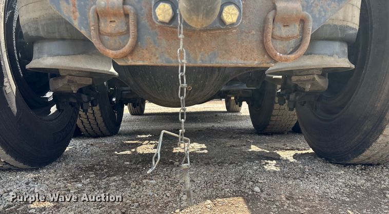 image for item EN5553 2007 Freightliner Columbia semi truck