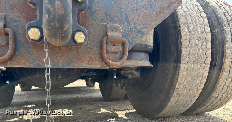 image for item EN5553 2007 Freightliner Columbia semi truck