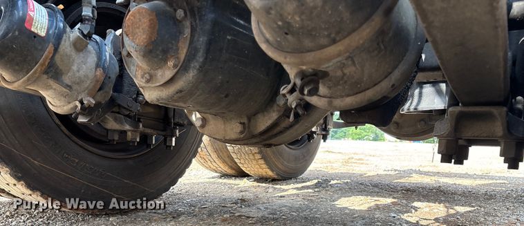 image for item EN5553 2007 Freightliner Columbia semi truck