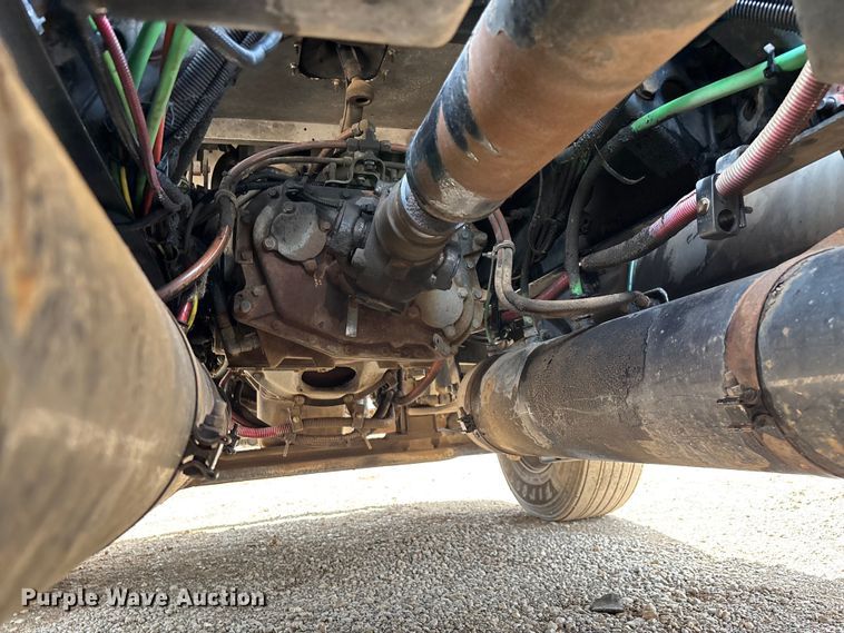 image for item EN5553 2007 Freightliner Columbia semi truck