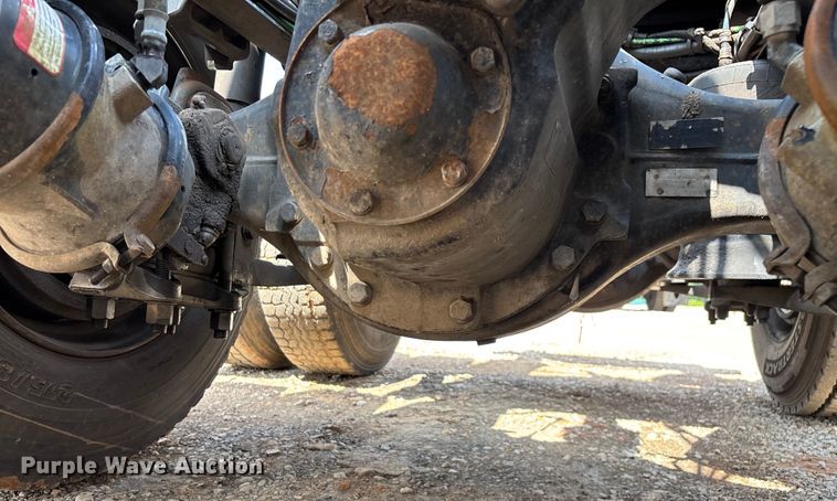 image for item EN5553 2007 Freightliner Columbia semi truck