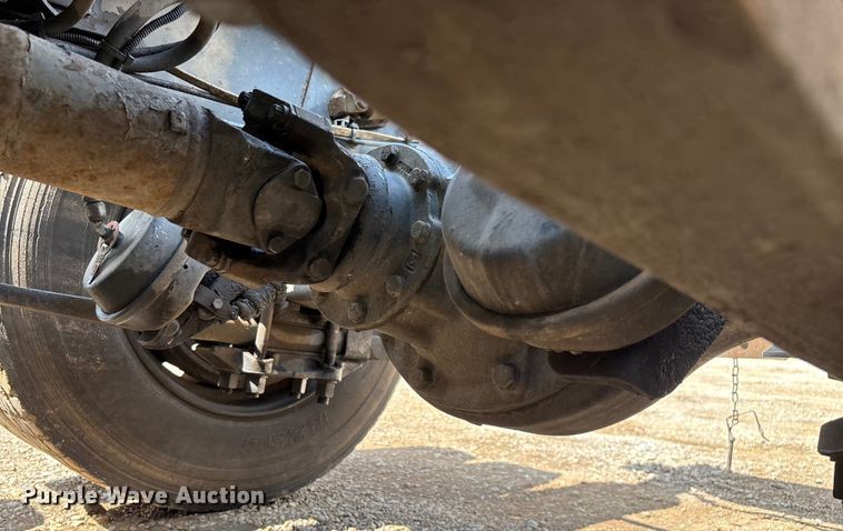 image for item EN5553 2007 Freightliner Columbia semi truck