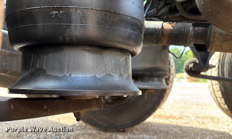 image for item EN5553 2007 Freightliner Columbia semi truck