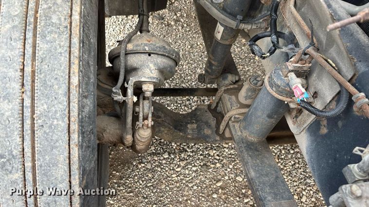 image for item EN5553 2007 Freightliner Columbia semi truck