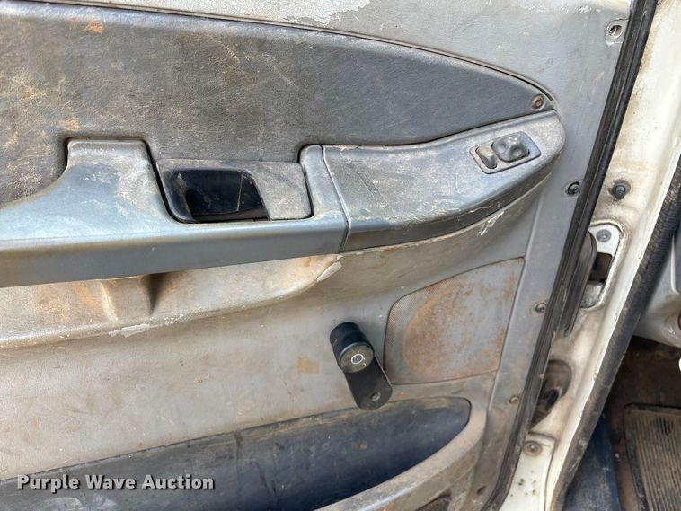 image for item EN5553 2007 Freightliner Columbia semi truck