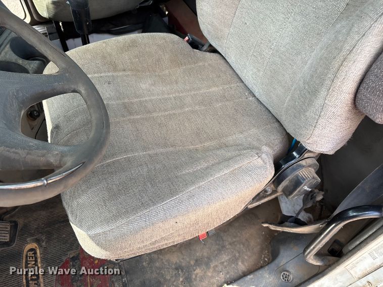 image for item EN5553 2007 Freightliner Columbia semi truck