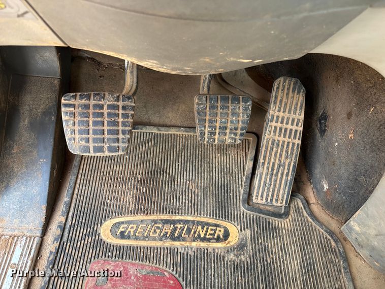 image for item EN5553 2007 Freightliner Columbia semi truck