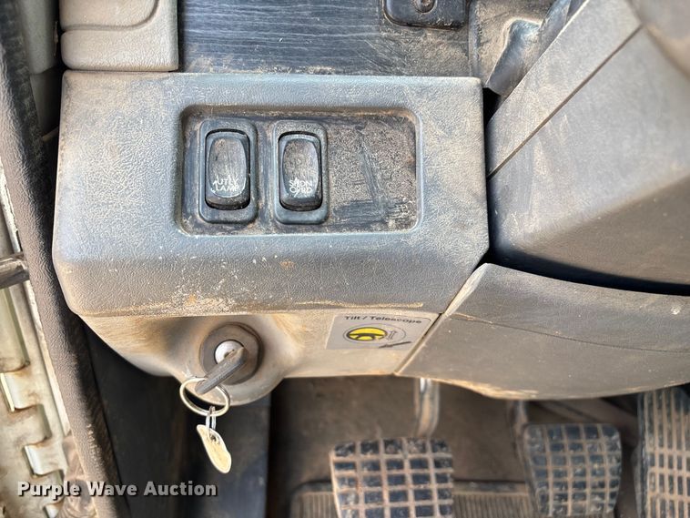 image for item EN5553 2007 Freightliner Columbia semi truck