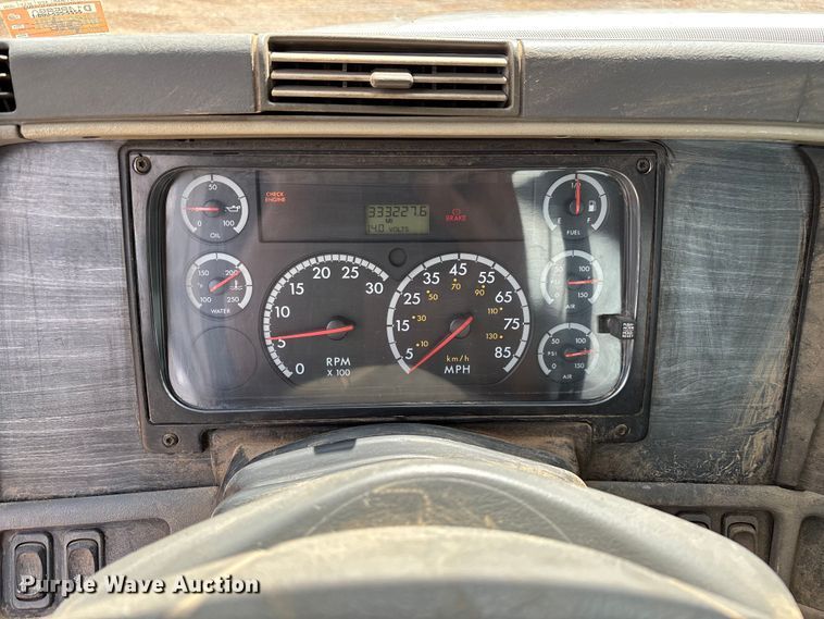 image for item EN5553 2007 Freightliner Columbia semi truck