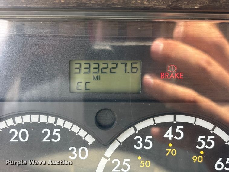 image for item EN5553 2007 Freightliner Columbia semi truck