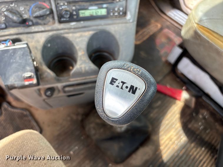 image for item EN5553 2007 Freightliner Columbia semi truck