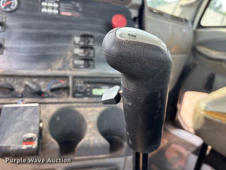 image for item EN5553 2007 Freightliner Columbia semi truck