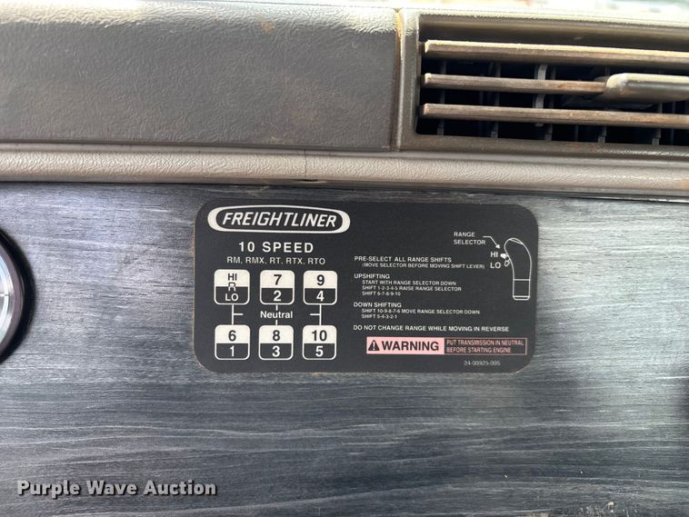 image for item EN5553 2007 Freightliner Columbia semi truck