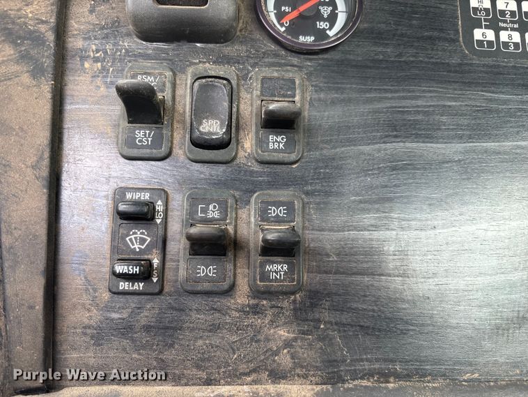 image for item EN5553 2007 Freightliner Columbia semi truck