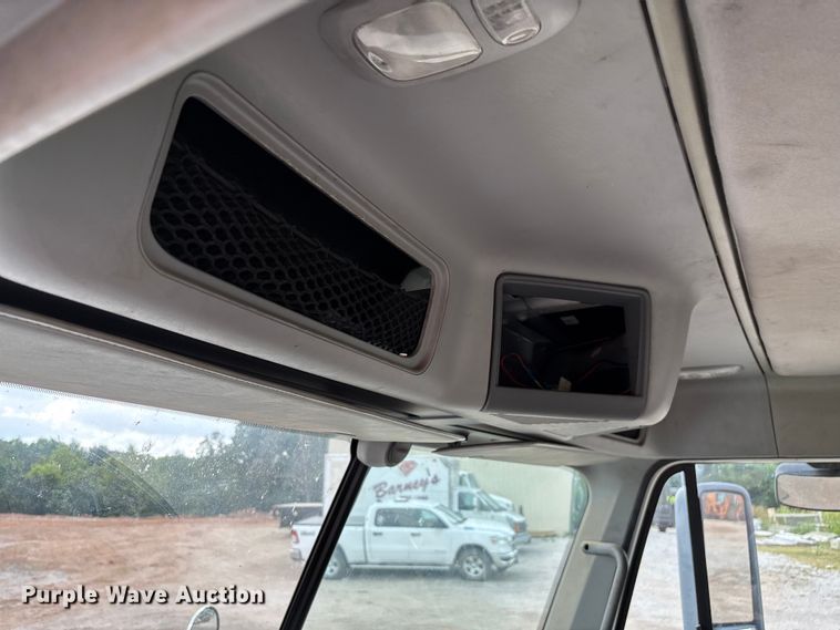 image for item EN5553 2007 Freightliner Columbia semi truck