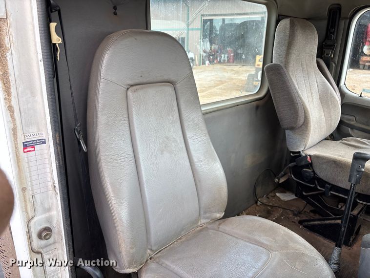 image for item EN5553 2007 Freightliner Columbia semi truck