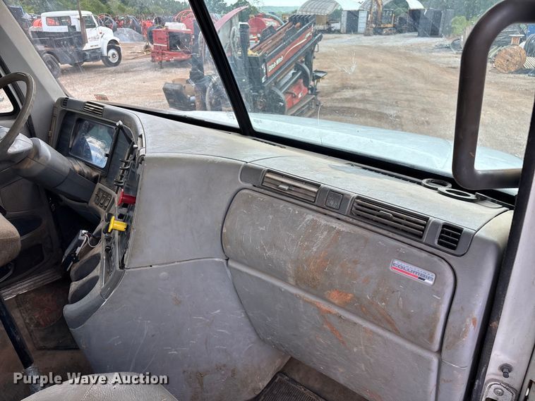 image for item EN5553 2007 Freightliner Columbia semi truck